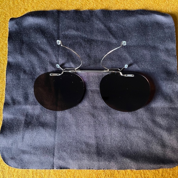 Oliver Peoples Riley R 0OV5004C 45mm Clip On Sunglasses Gold/Brown Polarized - Picture 8 of 16